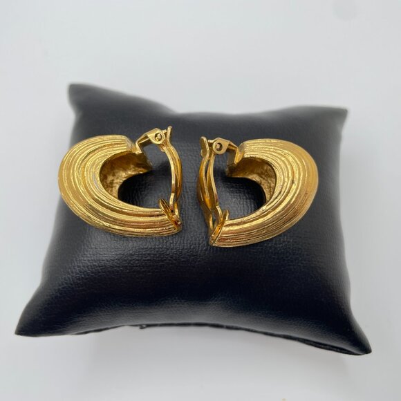 Vintage Thick BUTLER Gold Tone Hoops Clip On Earrings Large Signed Designer 5th - Picture 5 of 9